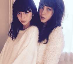 藤井サチ(右)