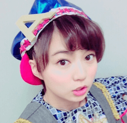 安本彩花