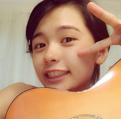 足立佳奈