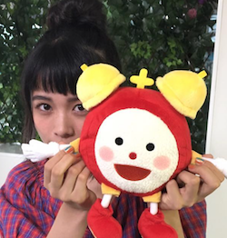 足立佳奈