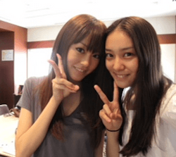 武井咲(右)と桐谷美玲(左)