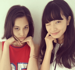 小松菜奈(右)と水原希子(左)