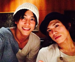 山本裕典(右)と佐野岳(左)