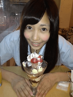 佐野ひなこ