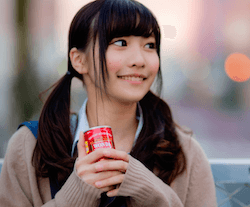 佐野ひなこ