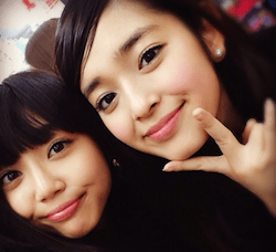 山谷花純(左)と未来穂香(右)