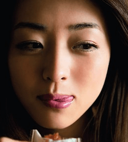 謎の美女「祥子」