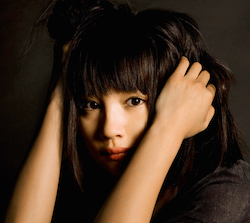 新山詩織