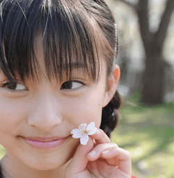吉田里琴