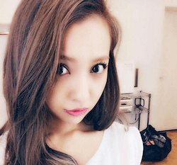 板野友美