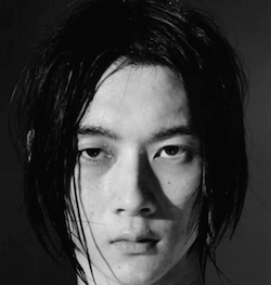 柳俊太郎