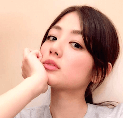 片山萌美