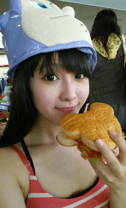 山本ひかる