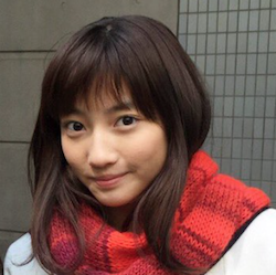川島鈴遥