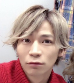 鶴田亮介