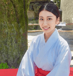山崎萌香